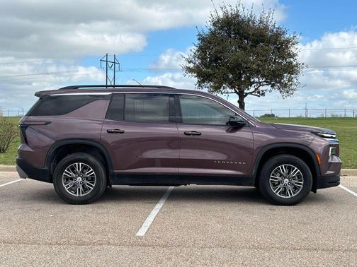 2024 Chevrolet Traverse LT