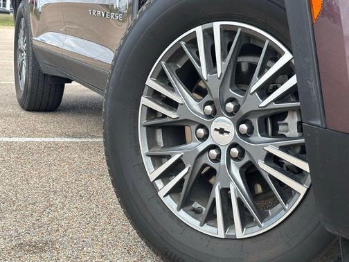 2024 Chevrolet Traverse LT