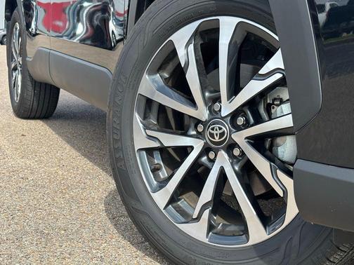 2025 Toyota Corolla Cross XLE