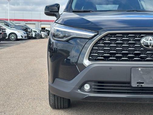 2025 Toyota Corolla Cross XLE