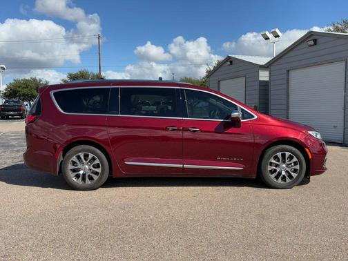 2022 Chrysler Pacifica L