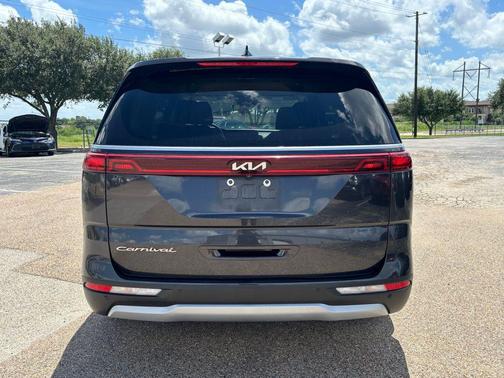 2022 Kia Carnival LXS