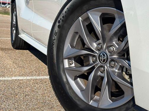 2024 Toyota Sienna XLE