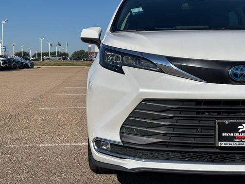 2024 Toyota Sienna XLE