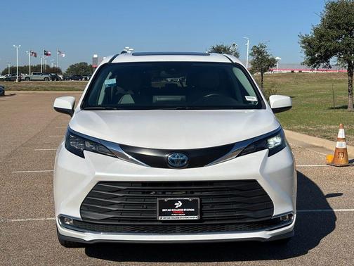 2024 Toyota Sienna XLE