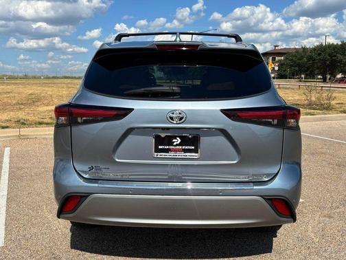 2024 Toyota Highlander Platinum