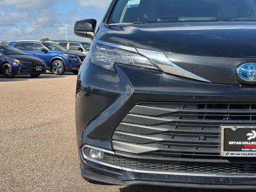 2024 Toyota Sienna XLE