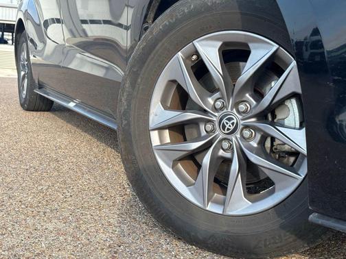 2024 Toyota Sienna XLE