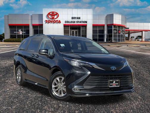 2024 Toyota Sienna XLE