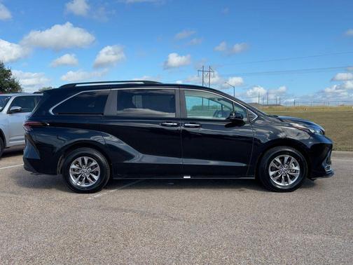 2024 Toyota Sienna XLE