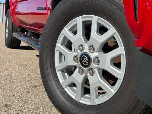 2025 Toyota Tacoma SR5