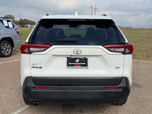 2020 Toyota RAV4 LE