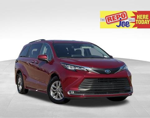 2023 Toyota Sienna XLE