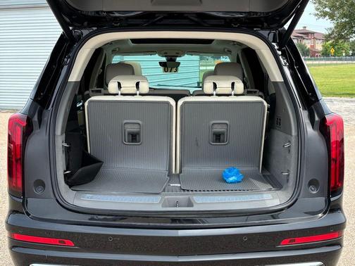 Stellar Black Metallic 2022 Cadillac XT6 Premium Luxury FWD
