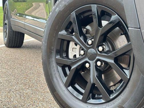 Baltic Gray Metallic Clearcoat 2025 Jeep Grand Cherokee L Altitude