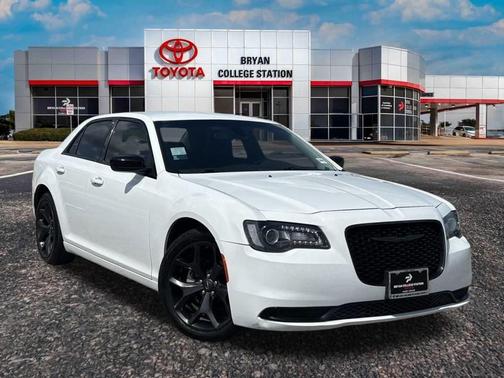 2022 Chrysler 300 Touring