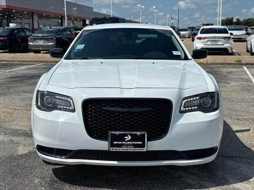 2022 Chrysler 300 Touring