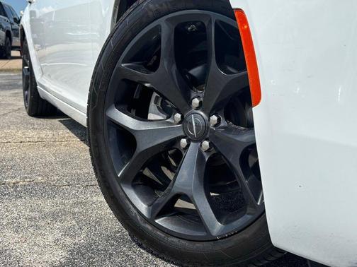 2022 Chrysler 300 Touring