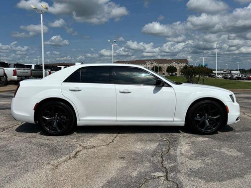 2022 Chrysler 300 Touring