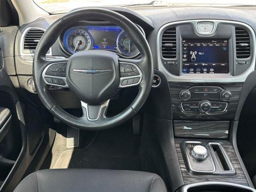 2022 Chrysler 300 Touring