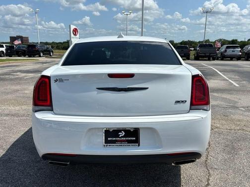 2022 Chrysler 300 Touring