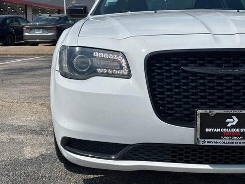 2022 Chrysler 300 Touring