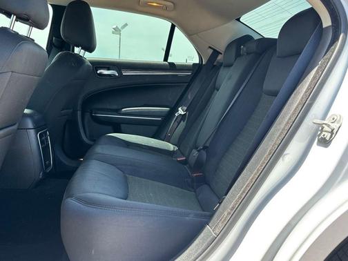2022 Chrysler 300 Touring
