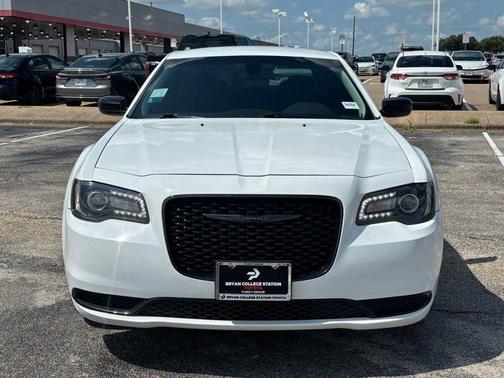2022 Chrysler 300 Touring