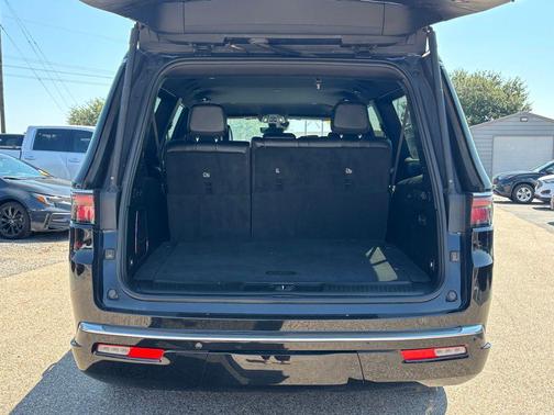 2023 Jeep Wagoneer L Series II 4x2