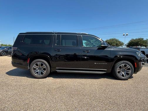 2023 Jeep Wagoneer L Series II 4x2