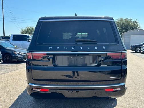 2023 Jeep Wagoneer L Series II 4x2