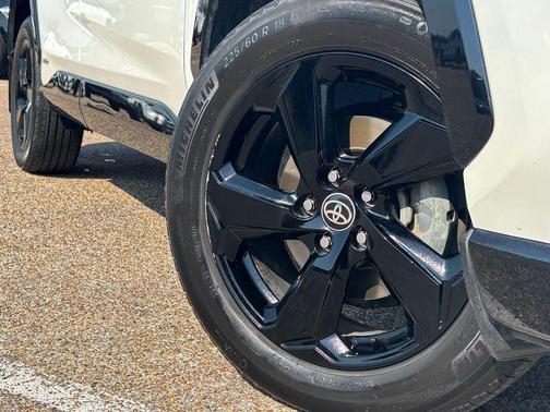 2021 Toyota RAV4 Hybrid SE