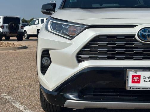 2021 Toyota RAV4 Hybrid SE