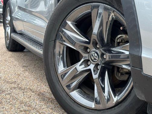 Celestial Silver Metallic 2019 Toyota Highlander Limited Platinum