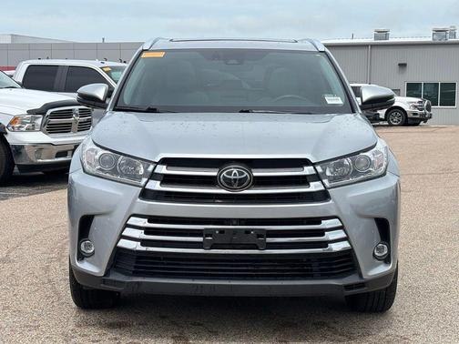 Celestial Silver Metallic 2019 Toyota Highlander Limited Platinum