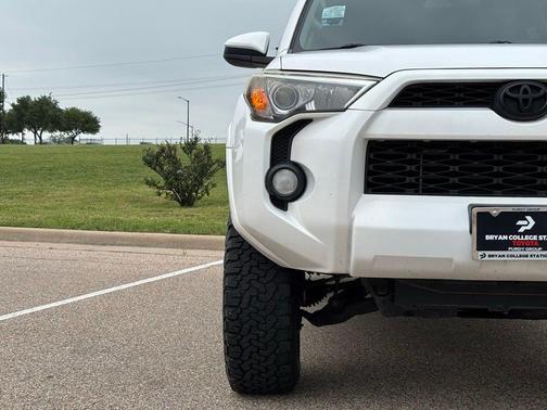 Super White 2016 Toyota 4Runner SR5