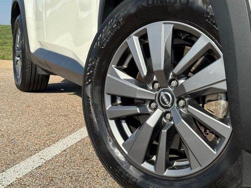 2024 Nissan Pathfinder SV FWD