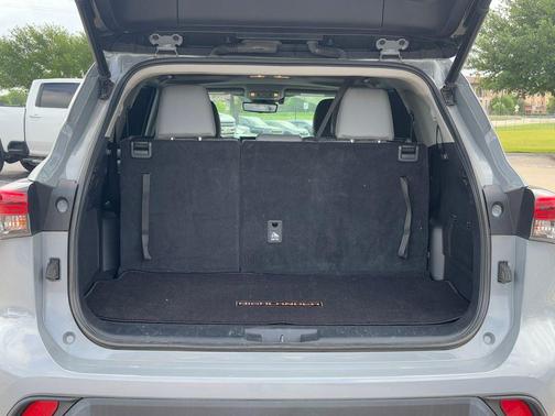 Cement 2023 Toyota Highlander Hybrid XLE