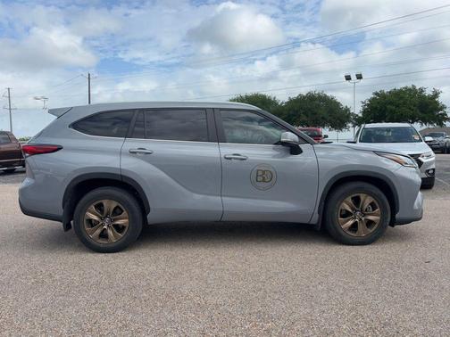 Cement 2023 Toyota Highlander Hybrid XLE