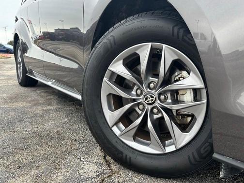 2024 Toyota Sienna XLE
