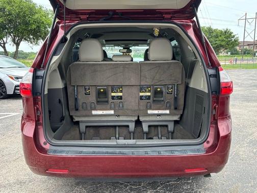 2018 Toyota Sienna XLE