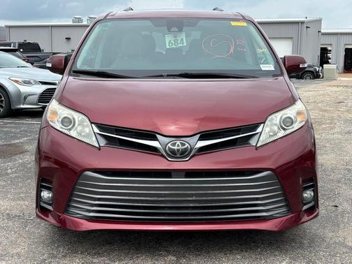 2018 Toyota Sienna XLE