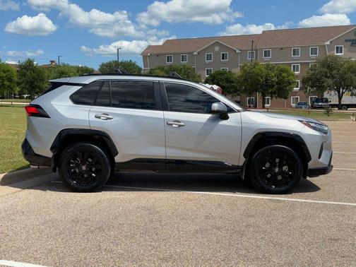 2024 Toyota RAV4 Hybrid SE