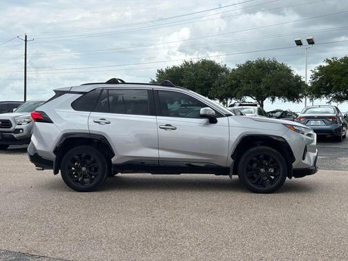 2024 Toyota RAV4 Hybrid SE