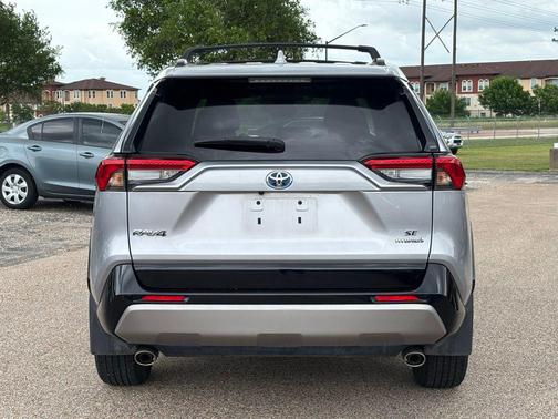 2024 Toyota RAV4 Hybrid SE