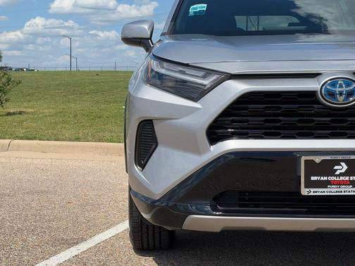 2024 Toyota RAV4 Hybrid SE