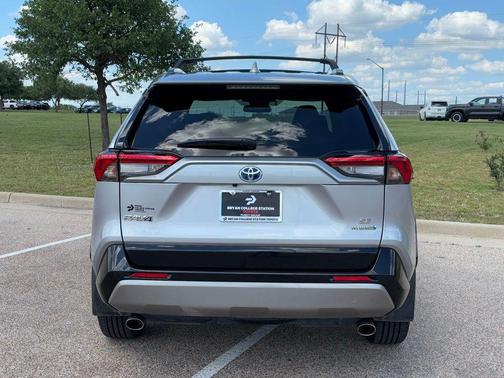 2024 Toyota RAV4 Hybrid SE