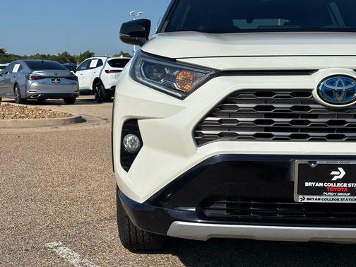 2021 Toyota RAV4 Hybrid SE