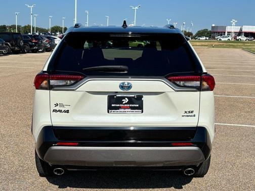 2021 Toyota RAV4 Hybrid SE