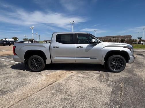 2025 Toyota Tundra Hybrid Platinum